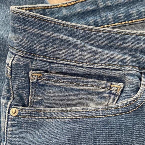 Levi's Light Blue Denim Jeans - Picture 5 of 11